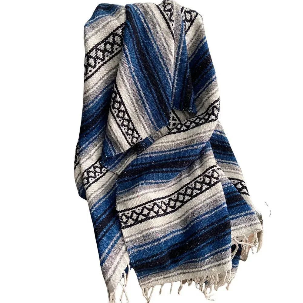Aztec Pattern Design Throw Rug Blanket Unmarked - Picture 2 of 8